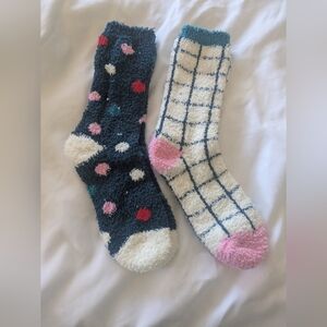 The SERRA 2 pair Fuzzy Socks are super soft socks